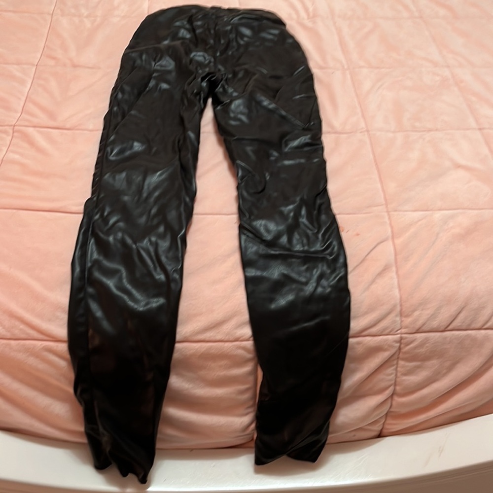 100%polyester - Picture 4 of 6